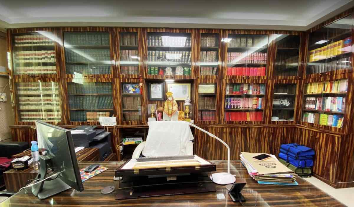 Lawyer's Office in Noida